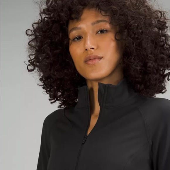 Lululemon instill jacket size 4) good quality worn few times (discontinued item) - Picture 4 of 5